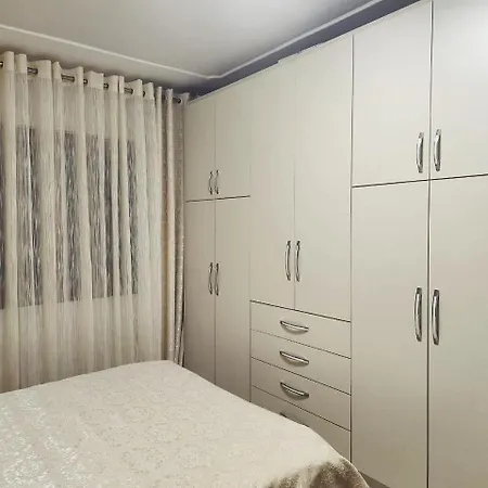 Agron Caushllari Domek letniskowy Polican (Berat)