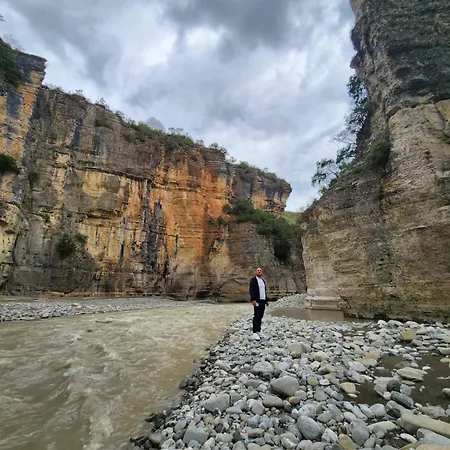 Agron Caushllari Lodge *