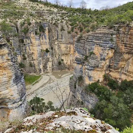 Lodge Agron Caushllari